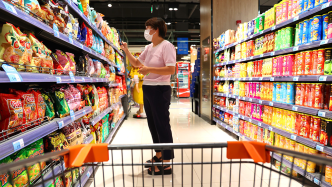 10月社会消费品零售总额同比增7.6%，比上月加快2.1个百分点